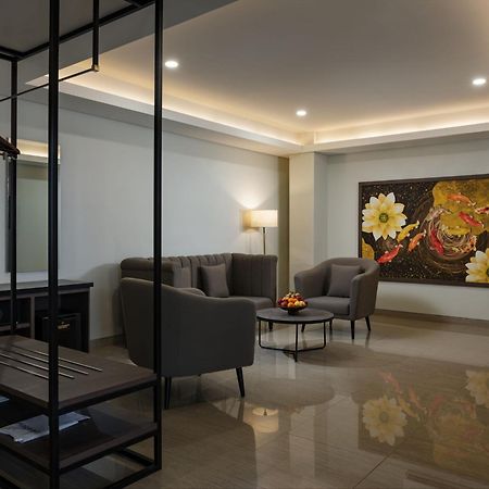 Hotel Santika Blitar Экстерьер фото
