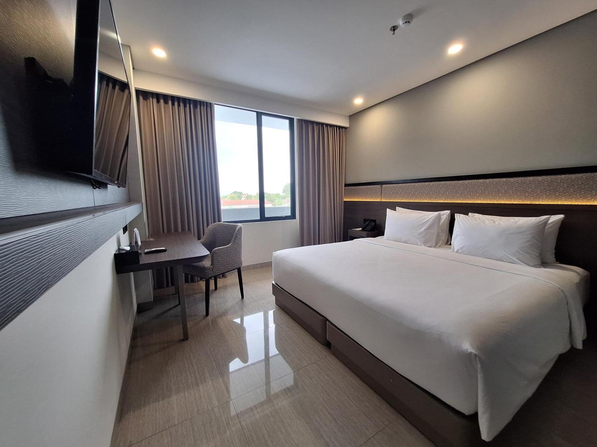 Hotel Santika Blitar Экстерьер фото