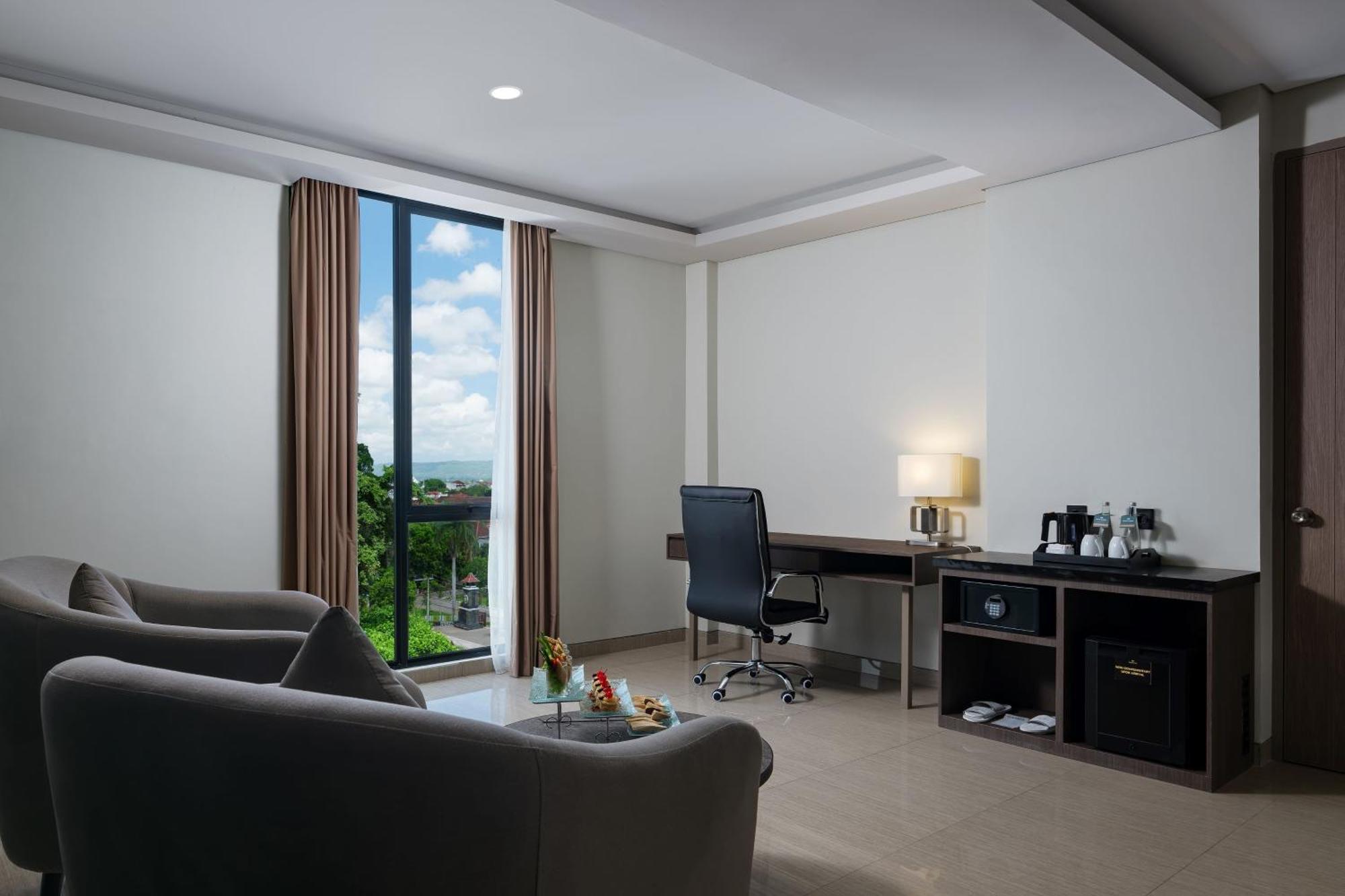 Hotel Santika Blitar Экстерьер фото