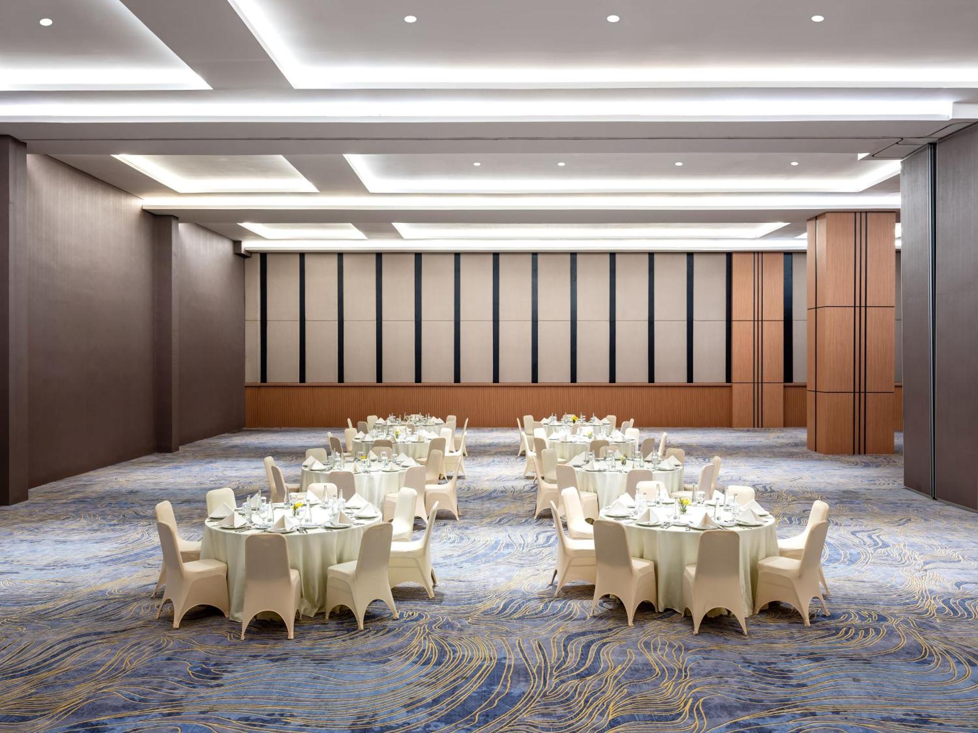 Hotel Santika Blitar Экстерьер фото