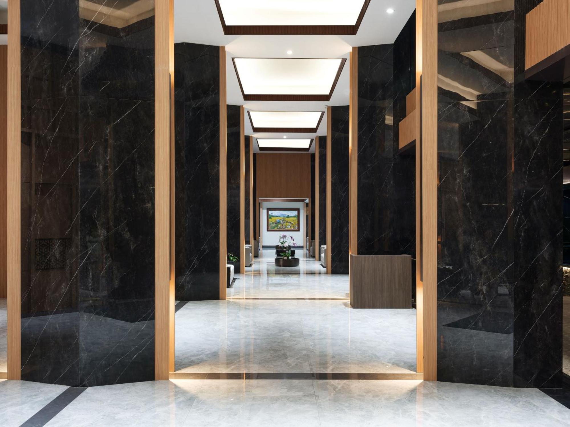 Hotel Santika Blitar Экстерьер фото