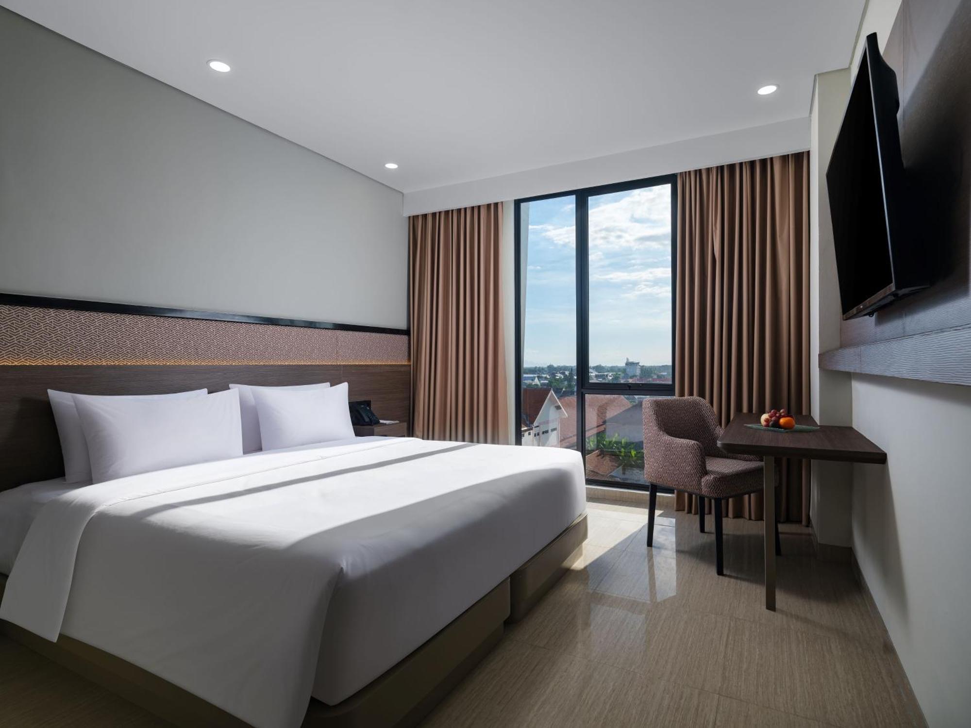 Hotel Santika Blitar Экстерьер фото
